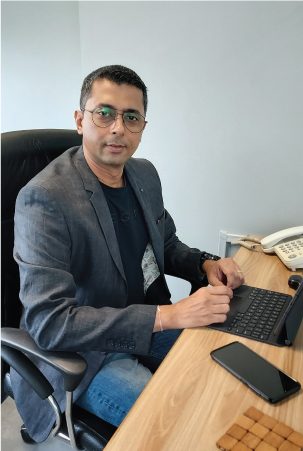 Minesh-Raja_303x451 Minesh-Raja_303x451